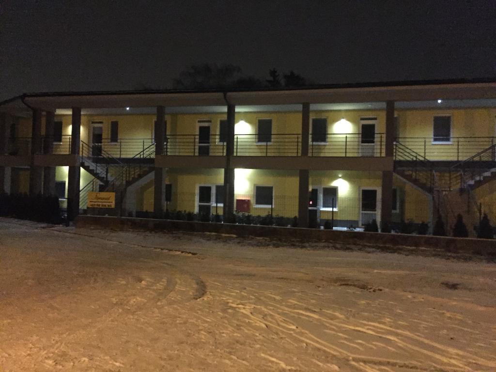 Promenád apartmán Veľký Meder Esterno foto